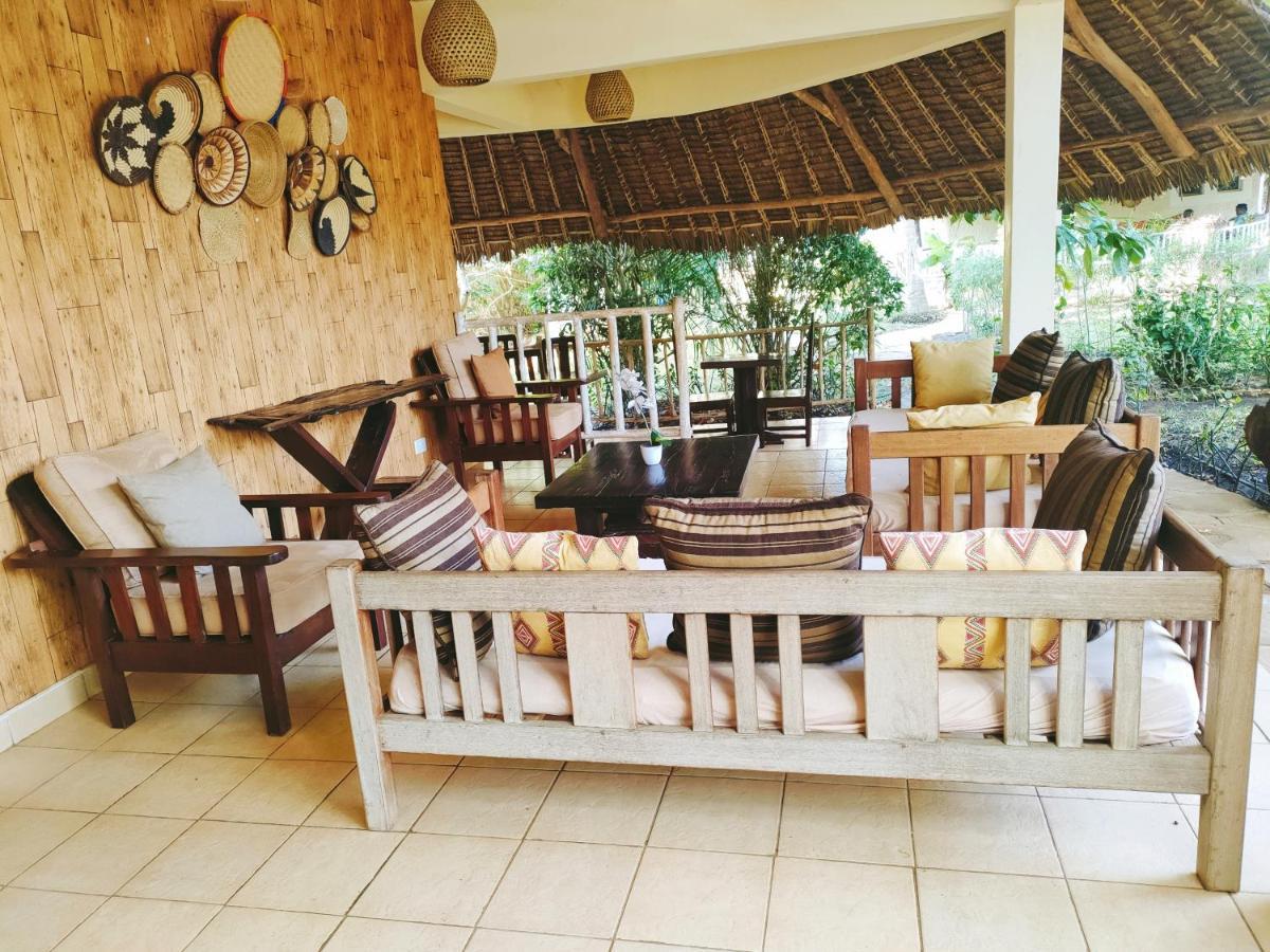לינה וארוחת בוקר דיאני ביץ' Upani In Diani מראה חיצוני תמונה