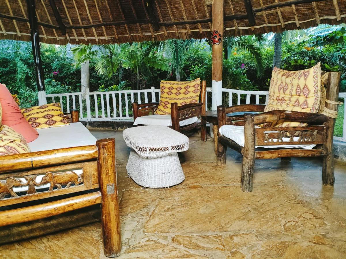 לינה וארוחת בוקר דיאני ביץ' Upani In Diani מראה חיצוני תמונה