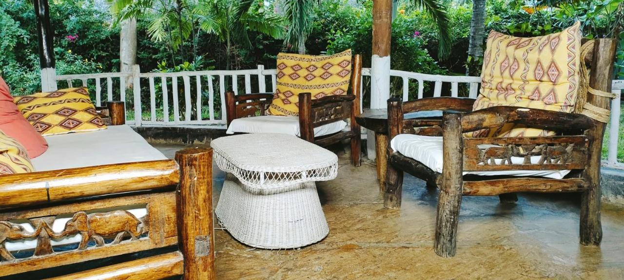 לינה וארוחת בוקר דיאני ביץ' Upani In Diani מראה חיצוני תמונה