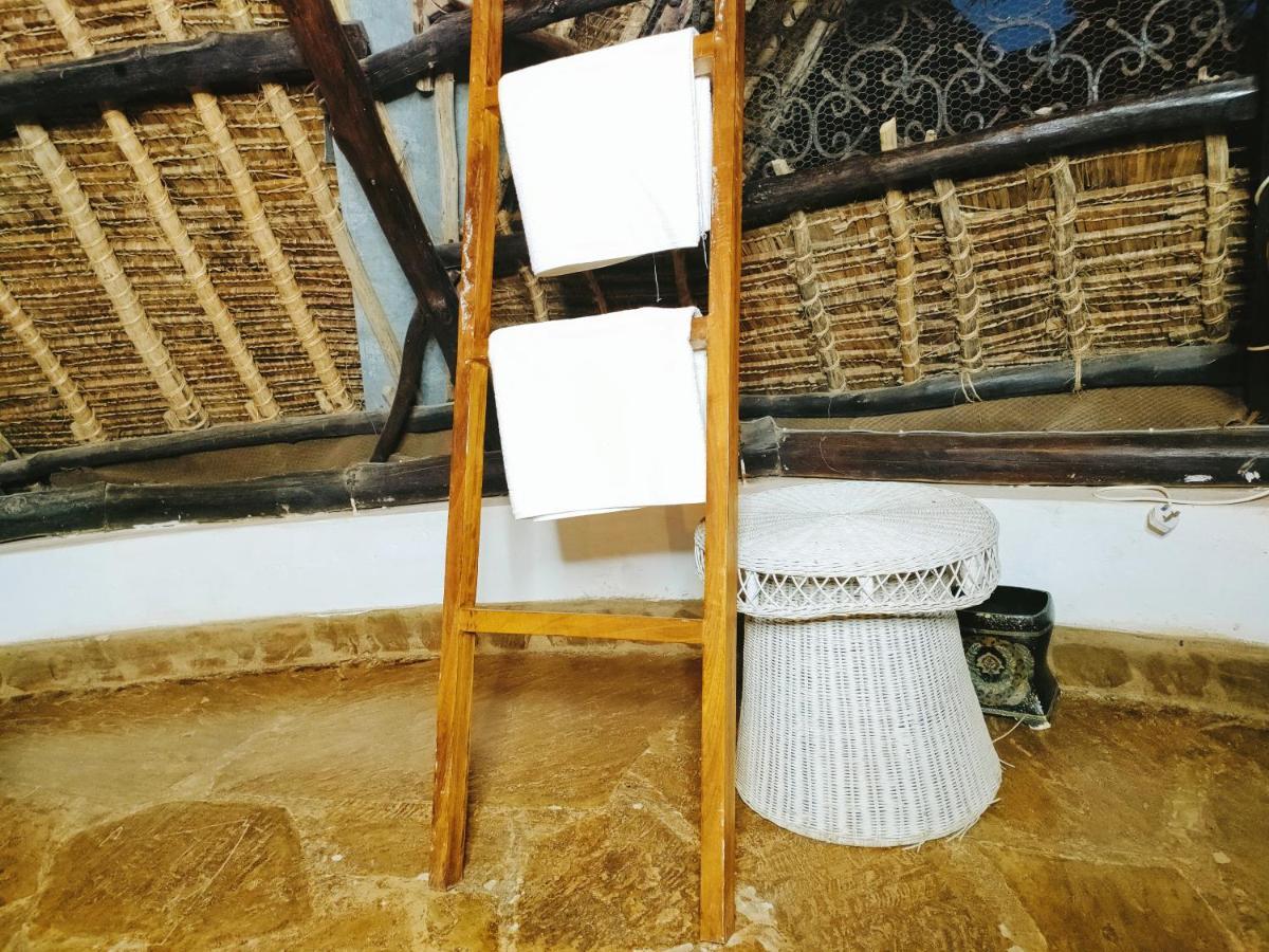 לינה וארוחת בוקר דיאני ביץ' Upani In Diani מראה חיצוני תמונה