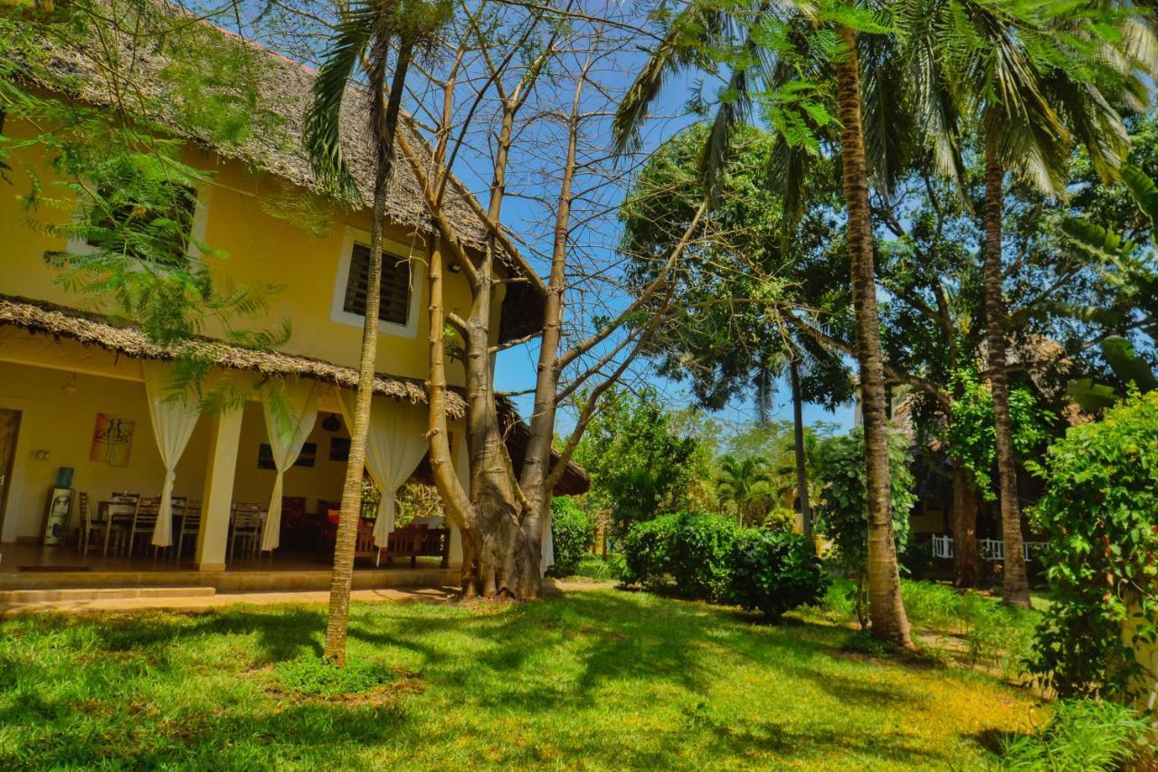 לינה וארוחת בוקר דיאני ביץ' Upani In Diani מראה חיצוני תמונה